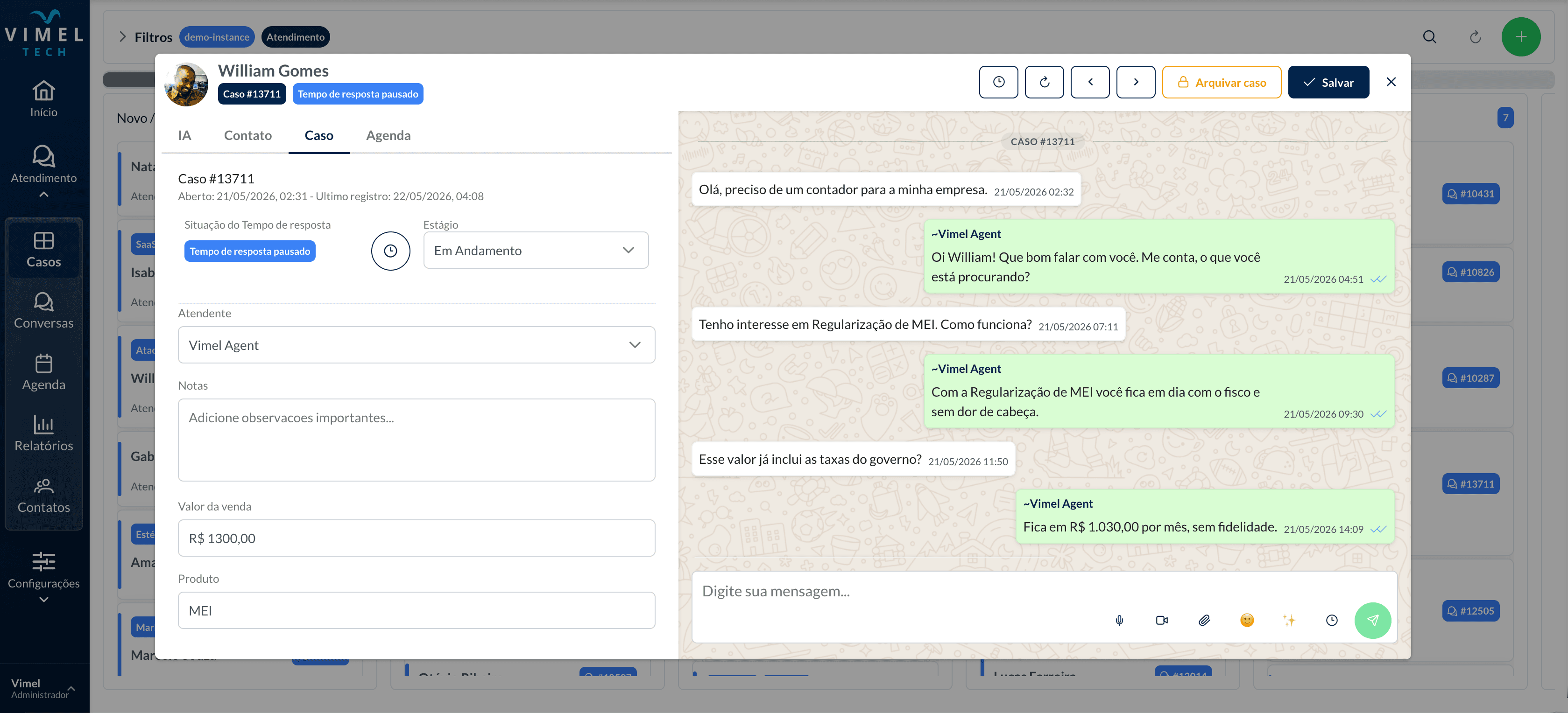 Ficha de um caso no Vimel CRM com campos preenchidos e histórico da conversa ao lado